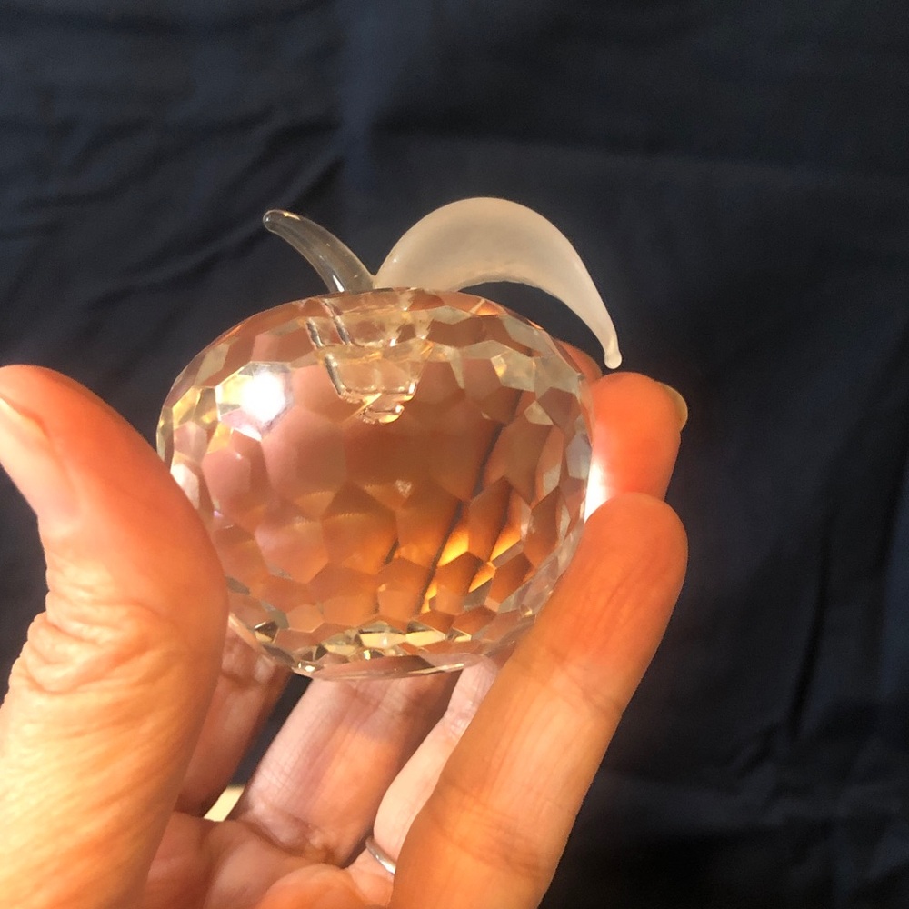 Lead crystal 4” Turtle, 2” apple & 4.5” Bear all in excellent condition - Picture 9 of 15